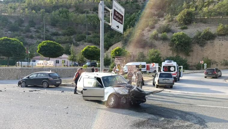 Karaca Mağarası Kavşağında Zincirleme Kaza: 7 Yaralı Arasında 1 Bebek Var